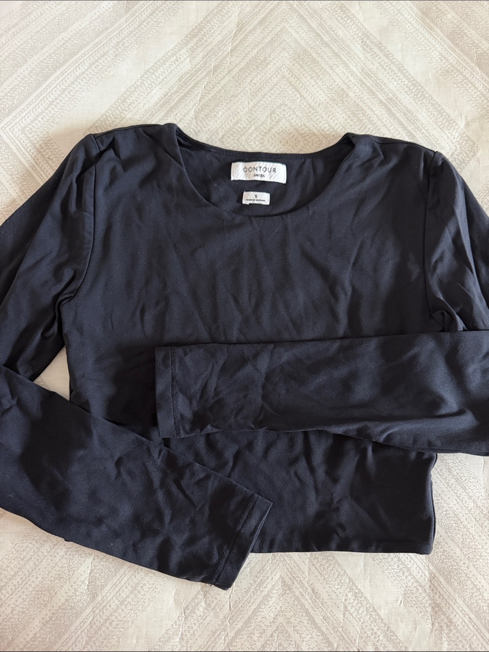 Aritzia Contour Black Crewneck Cropped Long Sleeve Top Size Small